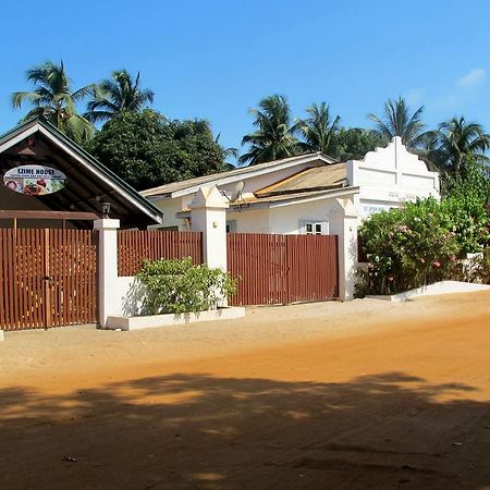 Ezime Guesthouse Accra Bagian luar foto