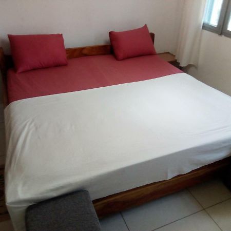 Ezime Guesthouse Accra Bagian luar foto