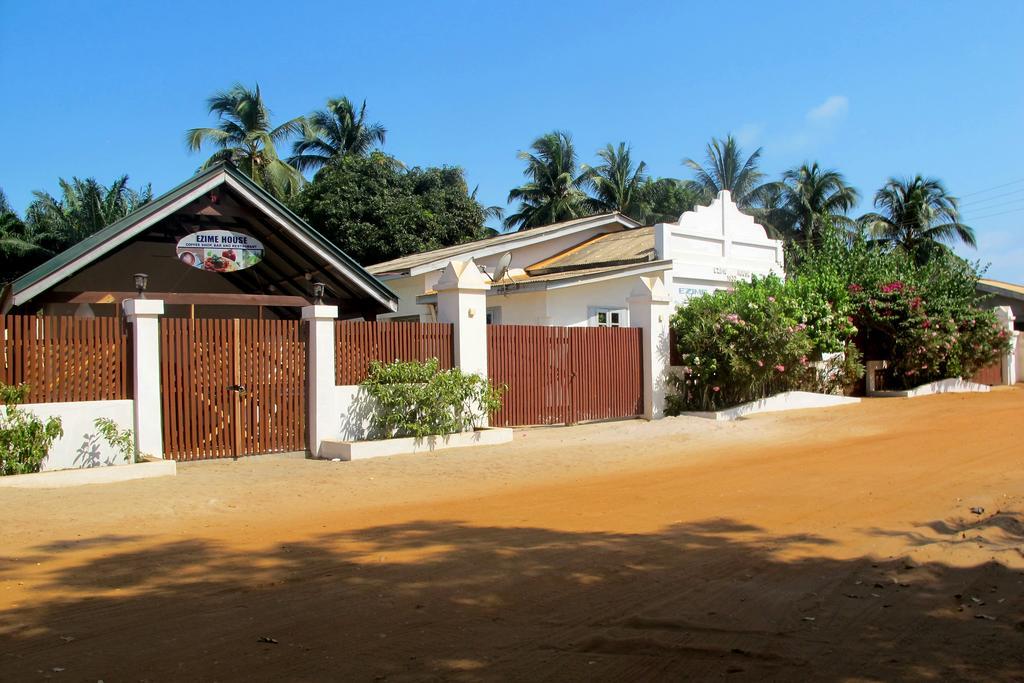 Ezime Guesthouse Accra Bagian luar foto