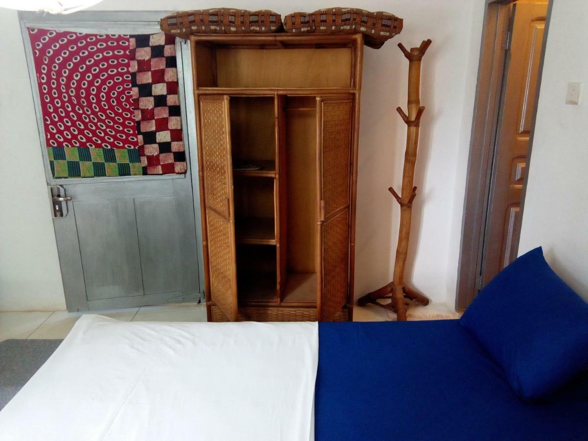 Ezime Guesthouse Accra Bagian luar foto